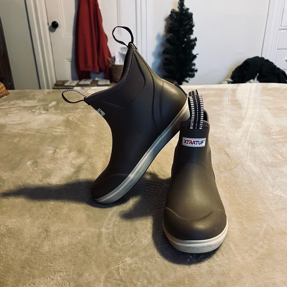 Women’s XTRA TUF boot, great condition. Size 7!